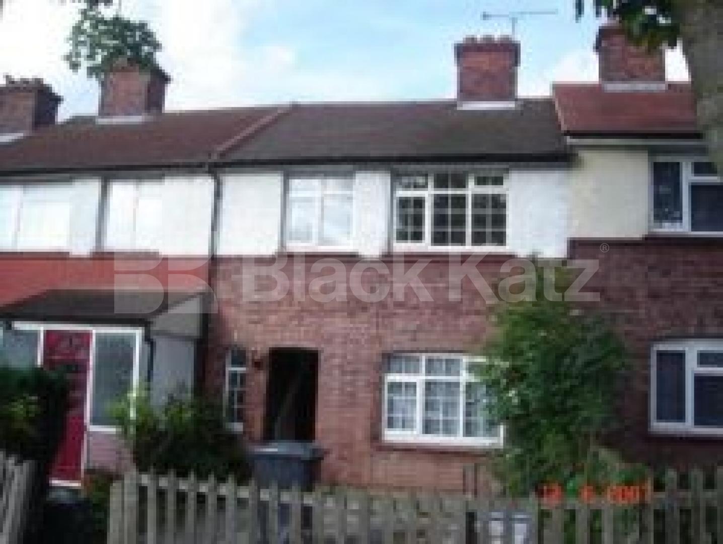 			4 Bedroom, 1 bath, 1 reception Flat			 Steeds Road, MUSWELL HILL N10